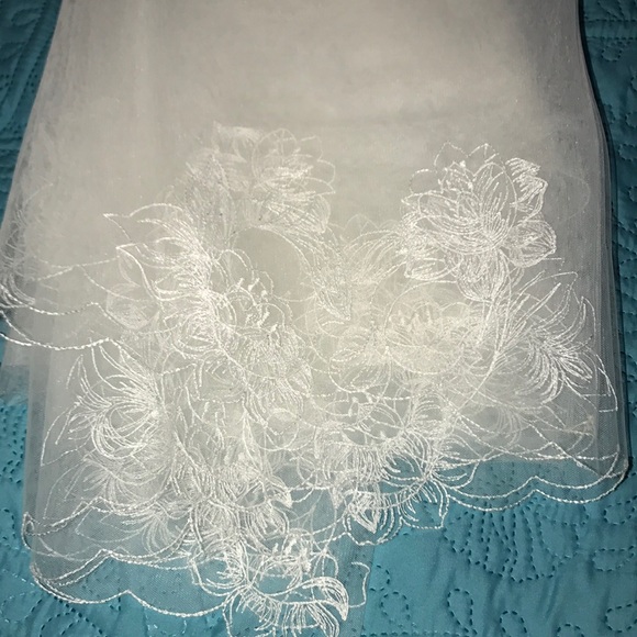 New Beautiful veil no comb lace edged - Picture 8 of 8